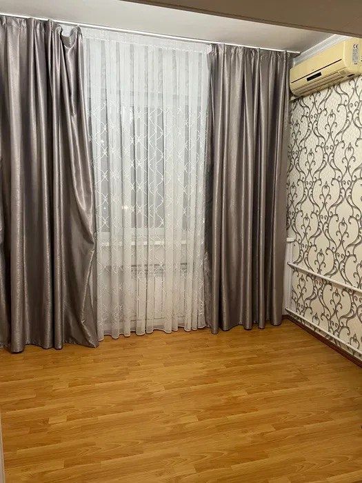 Центр,Продаётся просторная 3-комнатная квартира в Мирзо-Улугбекском ра