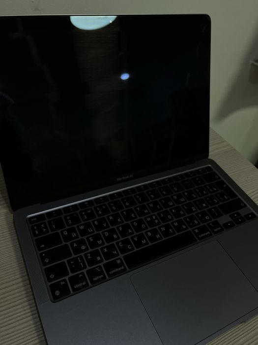 Макбук эир 2020 8/16 гб 97%