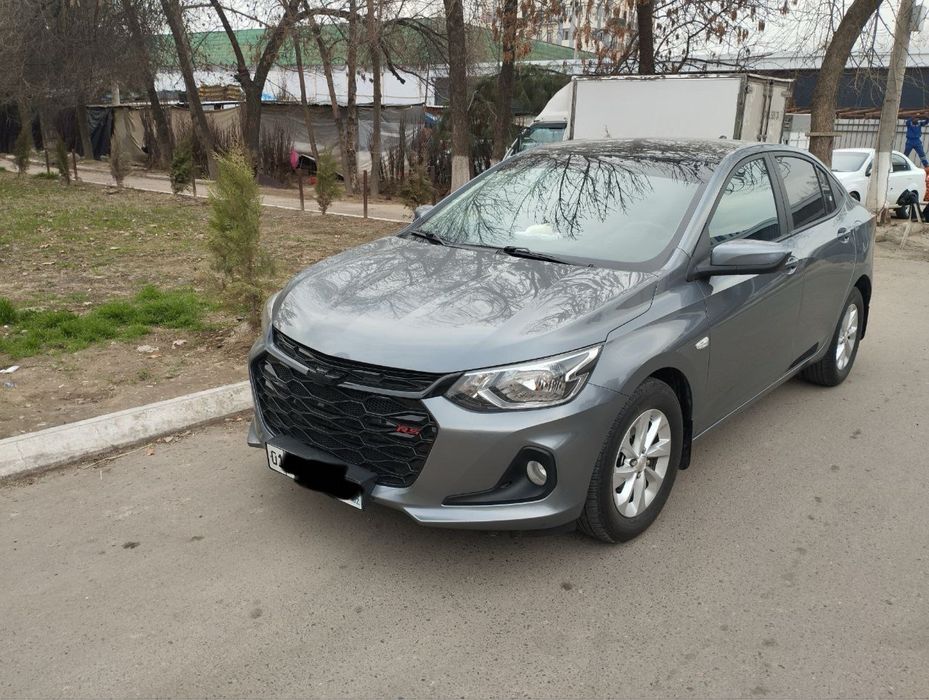 Onx moshinasi sotiladi