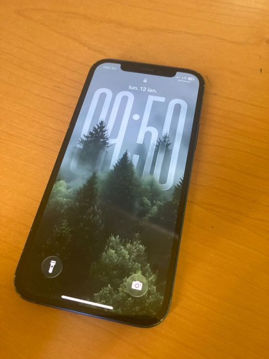 Iphone 12 albastru