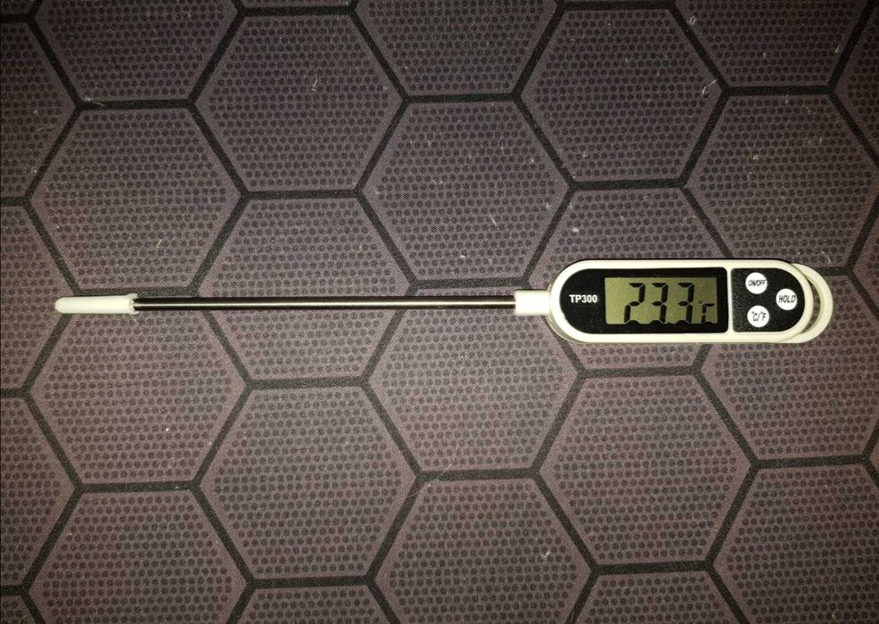 Новый термометр щуп универсальный.