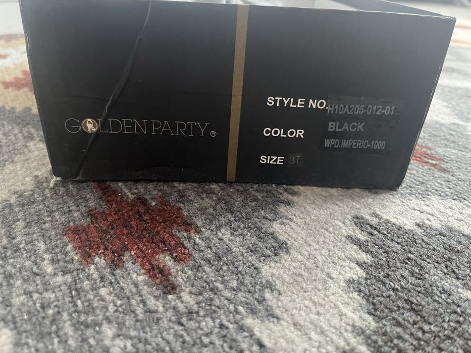 Туфли на высоком каблуке.