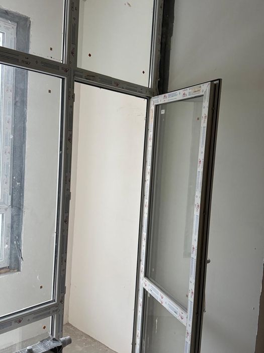 Пластиковое окно с дверью