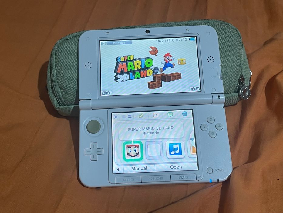 Nintendo 3ds xl.