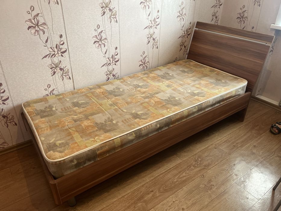 Продам кровать. Шкав. Матрас