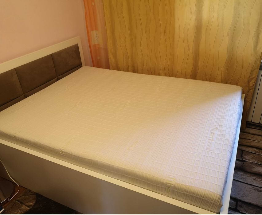 Biblioteca mobila, fotoliu, canapea