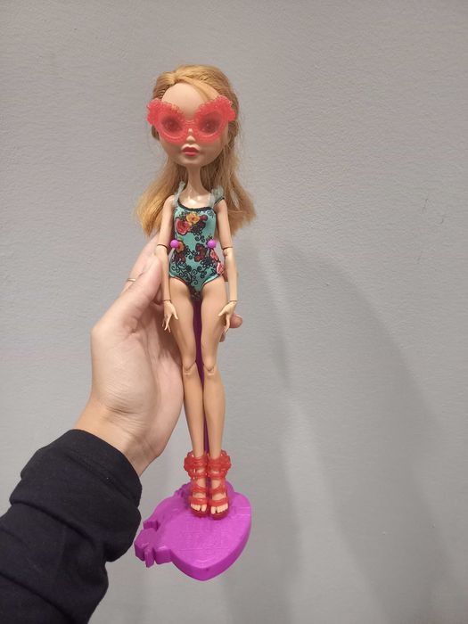 Продам куклу эвер афтер хай