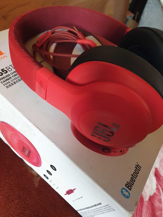 Продам оригинальные наушники JBL E55BT