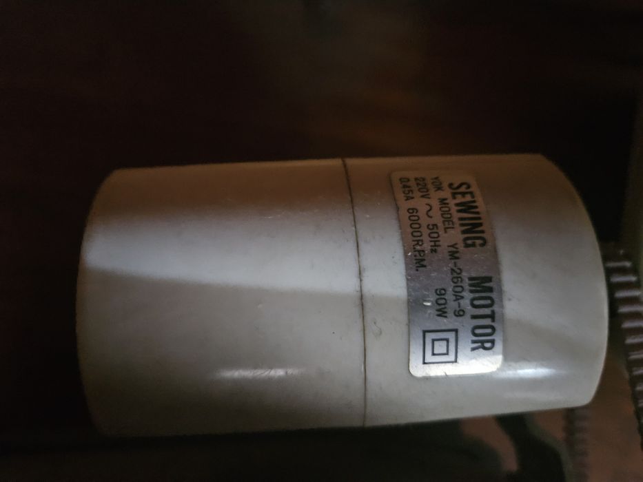 Продам швейную машину