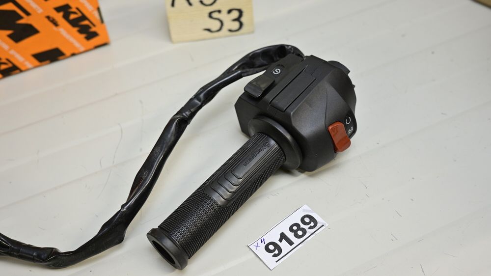 Husqvarna Svartpilen 401 2018 2023 Maneta de acceleratie dreapta