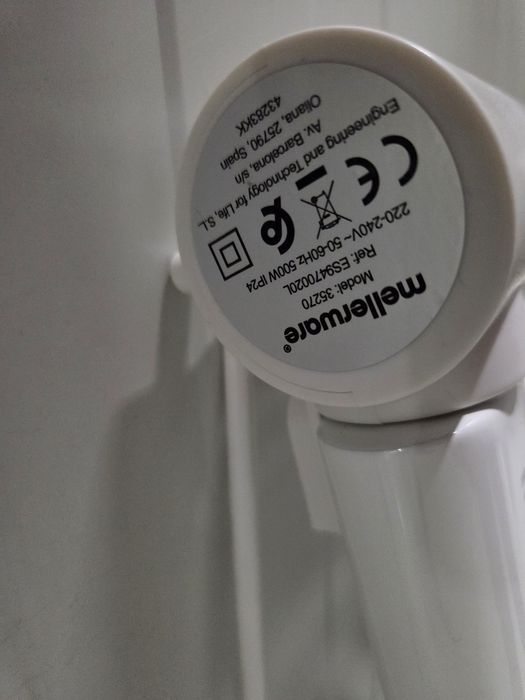 Електрическа лира за баня Mellerware Cuddly. 
Мощност от 500W.
Напълн