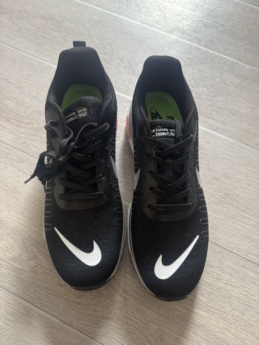 Новые кроссовки 43 размер