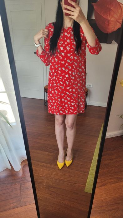 Rochie roșie, Tina R