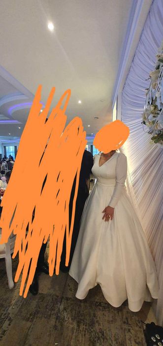 De vânzare rochie de mireasă făcută la comandă. Cadou cerc și voal