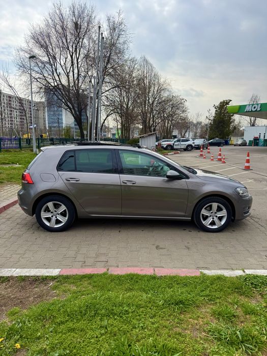 VW Golf 7 Automat 1.6 TDi • Distronic • Lane Assist • Panoramic • LED • Piele Alcantara • Webasto • Navy mare 3D • Climatronic • Senzori 360 • Cârlig