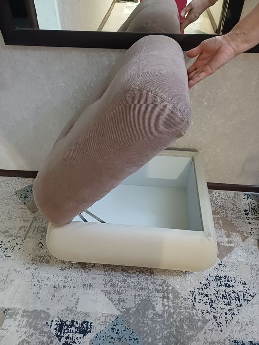 Пуфик на ножках 11000 тенге