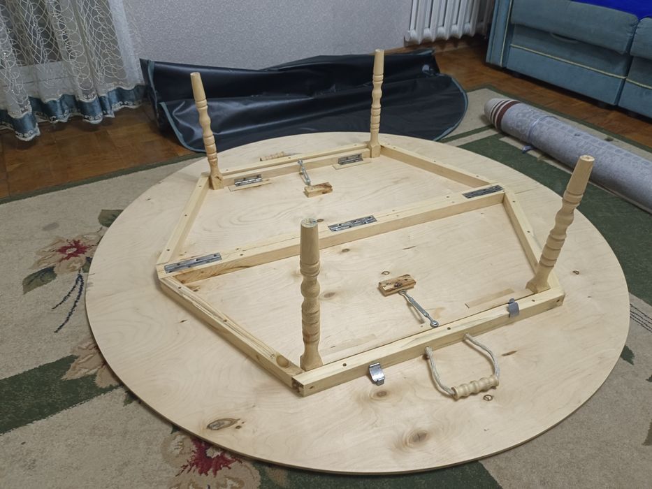 Круглый стол складной