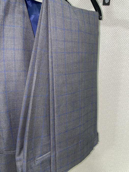 Продам костюм тройка