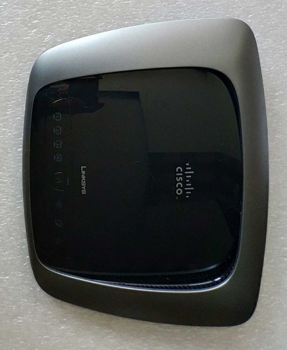 Двубандов Гигабитов Wi-Fi рутер Linksys WRT320N (Wireless N)