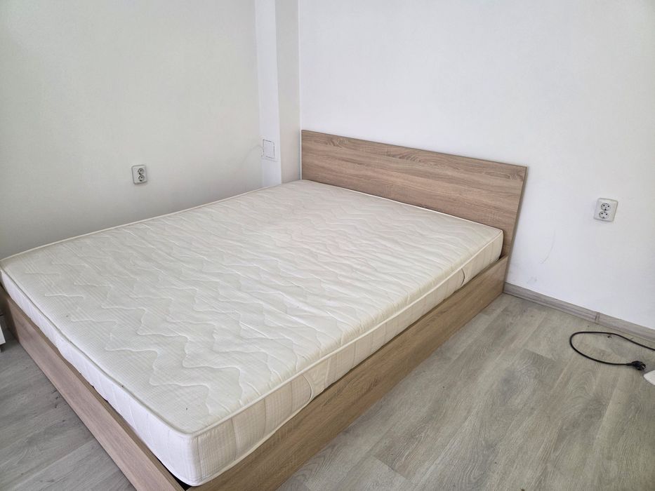 Спалня с латексов матрак