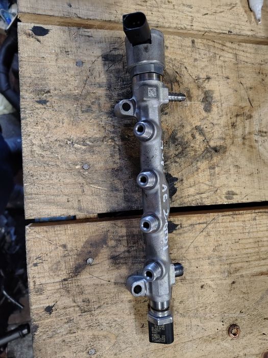 Rampa injectoare rampa injectie audi a4 b9 audi a6 c8 audi a5 2.0tdi cod motor dez qudi q5 cod 04l130764e perfect functionala