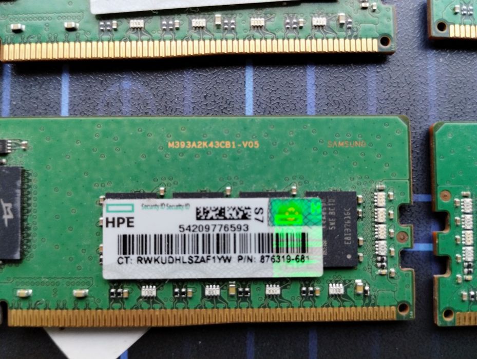 128Gb DDR4 Ecc Registered, memorie Ram server , 16 placute de 8Gb.