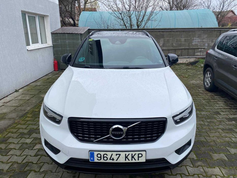 Volvo XC 40 R-Design in stare excelenta - direct proprietar
