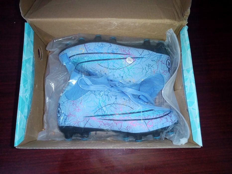 sport oyoq kiyimi butsi