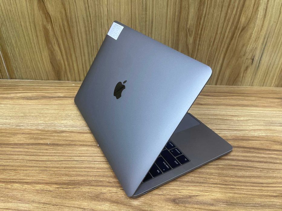 Macbook Pro Ideal holatda Sotiladi