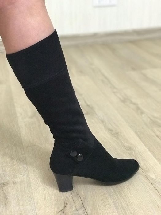 Продам осенние сапоги.