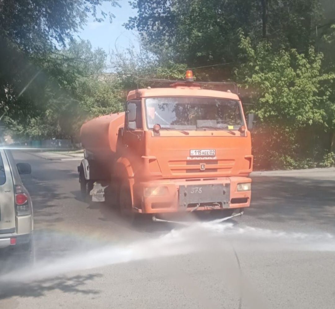 Поливомоечный машины. Уборка территории от грязи и.т.д. Доставка воды. -  Прочие услуги Астана на Olx