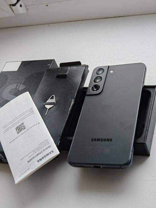 Продам Samsung s22 с коробкой  8/128