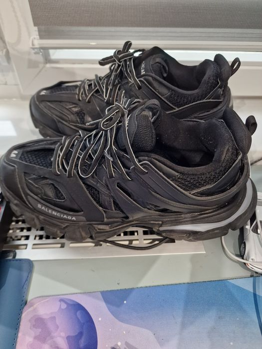 balenciaga track