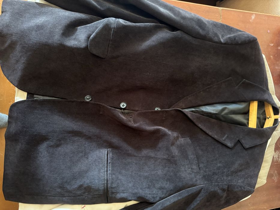 Продам костюмы и пиджак