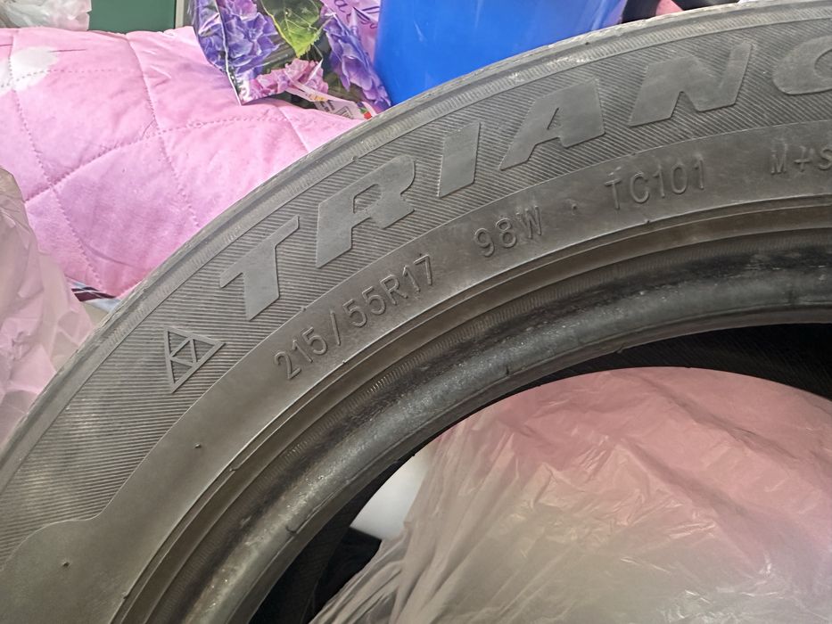 215/55R17 Продам шины б/у срочно