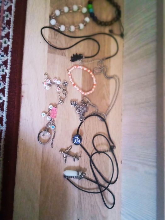 Продам украшения новые