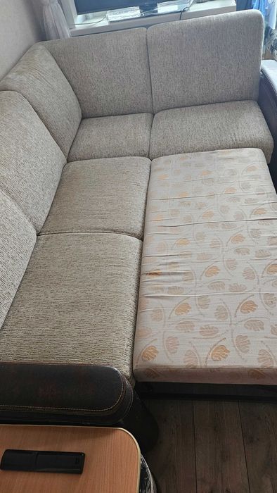 Мягкий,удобный диван.