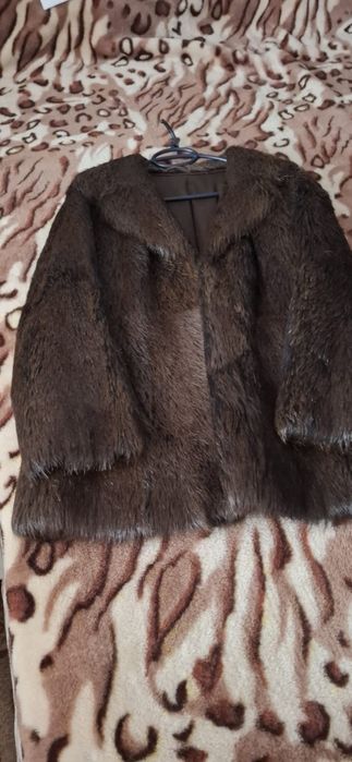 vând haine din blana și piele