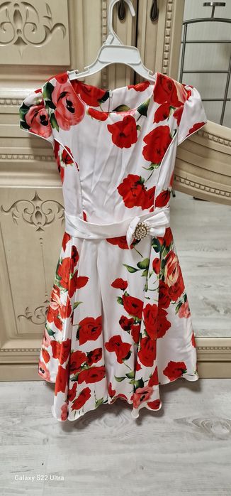 Нарядное платье для девочки 7.8лет