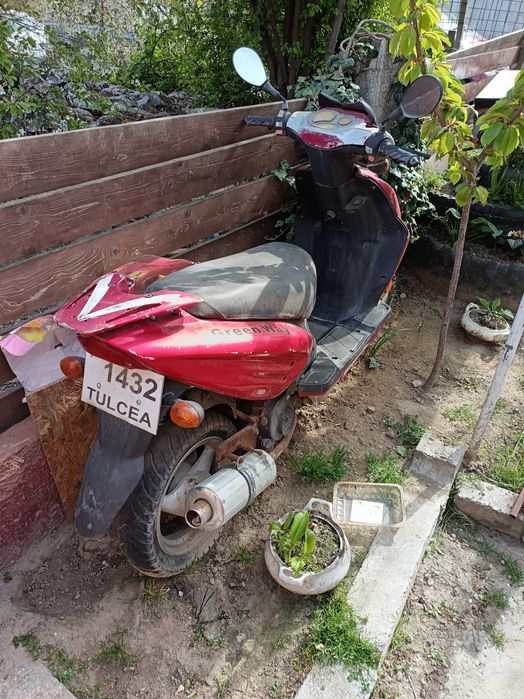 Vând scuter 4t înmatriculat la primărie