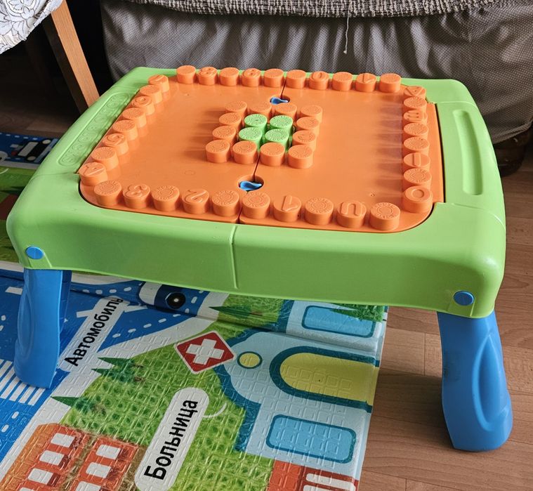 Конструкторный столик для малыша
