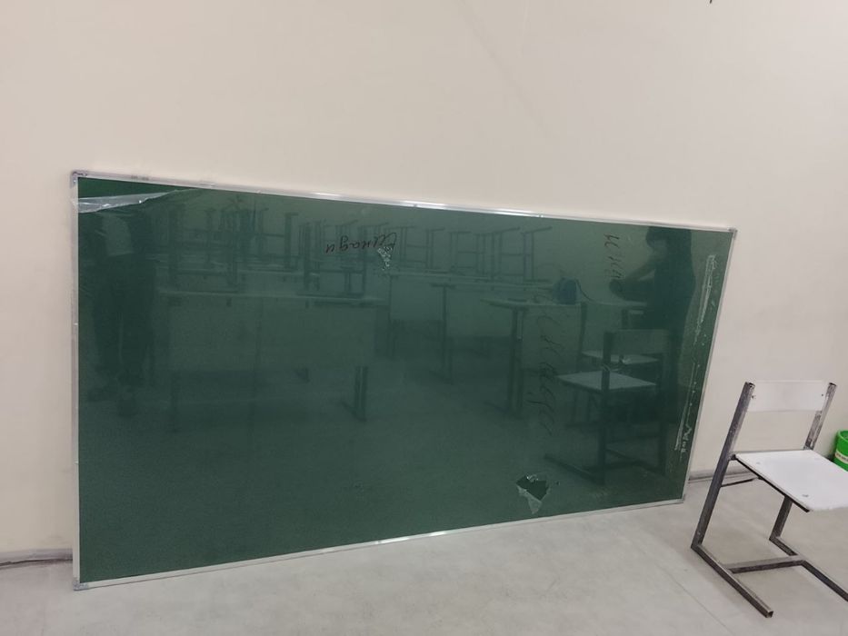 Школьная доска , купили в класс, но на 2-й день не понадобилась