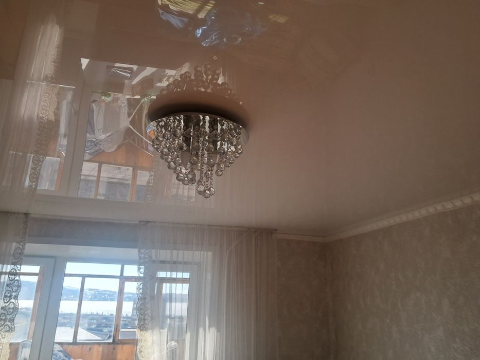 Продам люстру красивая  компактная