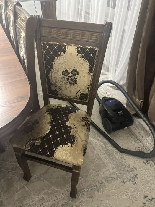 Стол 3,5-4 стуля 18