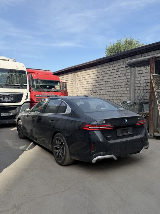 BMW i5 eDrive 40L 2025 Full TV