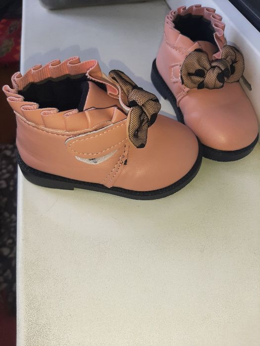 Продам ботинки детские