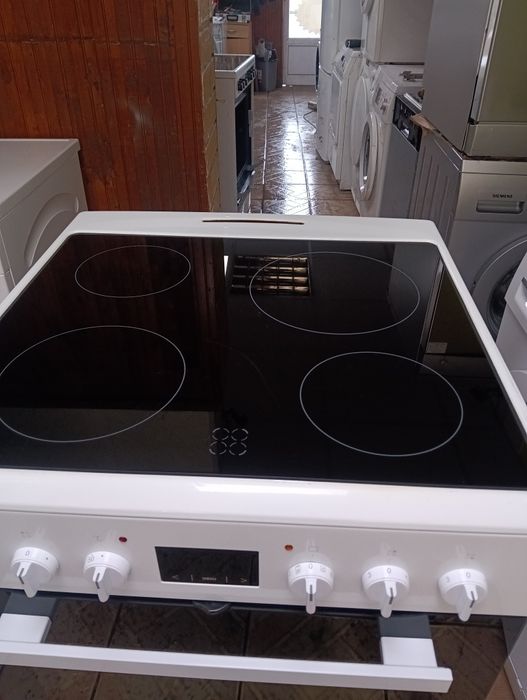 Като нова свободно стояща печка с керамичен плот Gram 2години гаранция