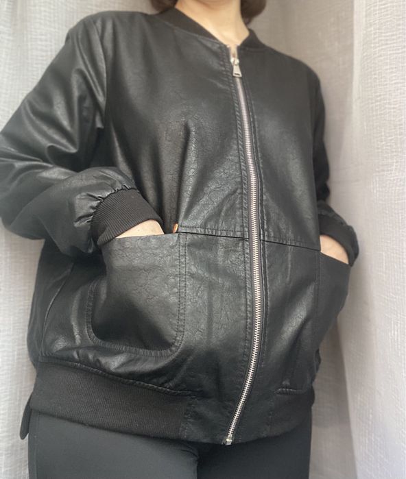 Бомбер из эко кожи на молнии