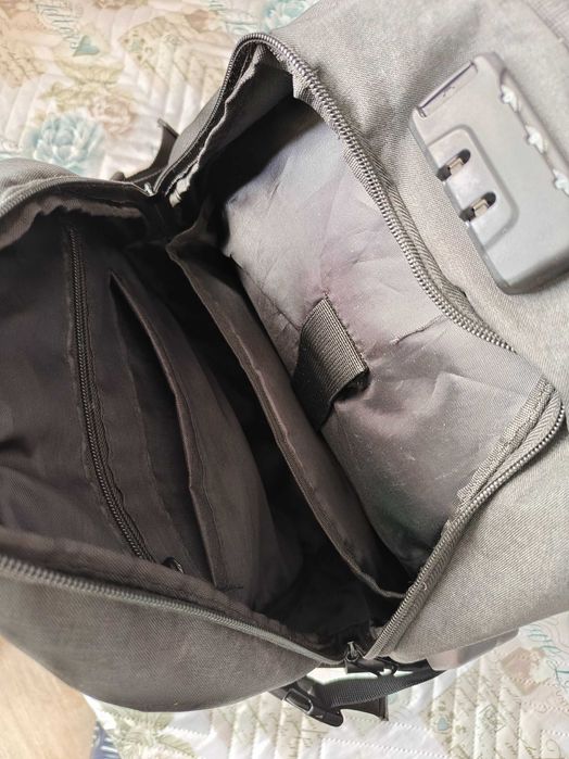 Раница със код с отделение за лаптоп