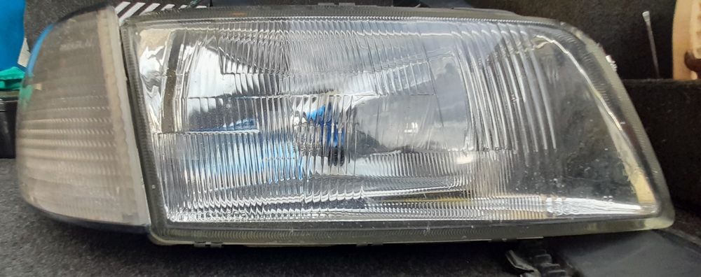 Vând faruri audi a4 b5 95